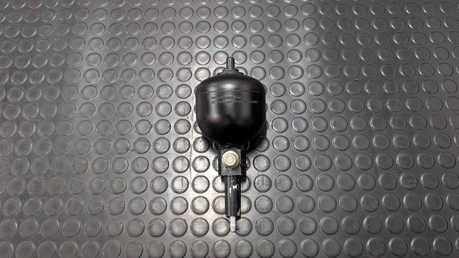 RS2 S2 Bremsdruckspeicher 4A0 612 061 D