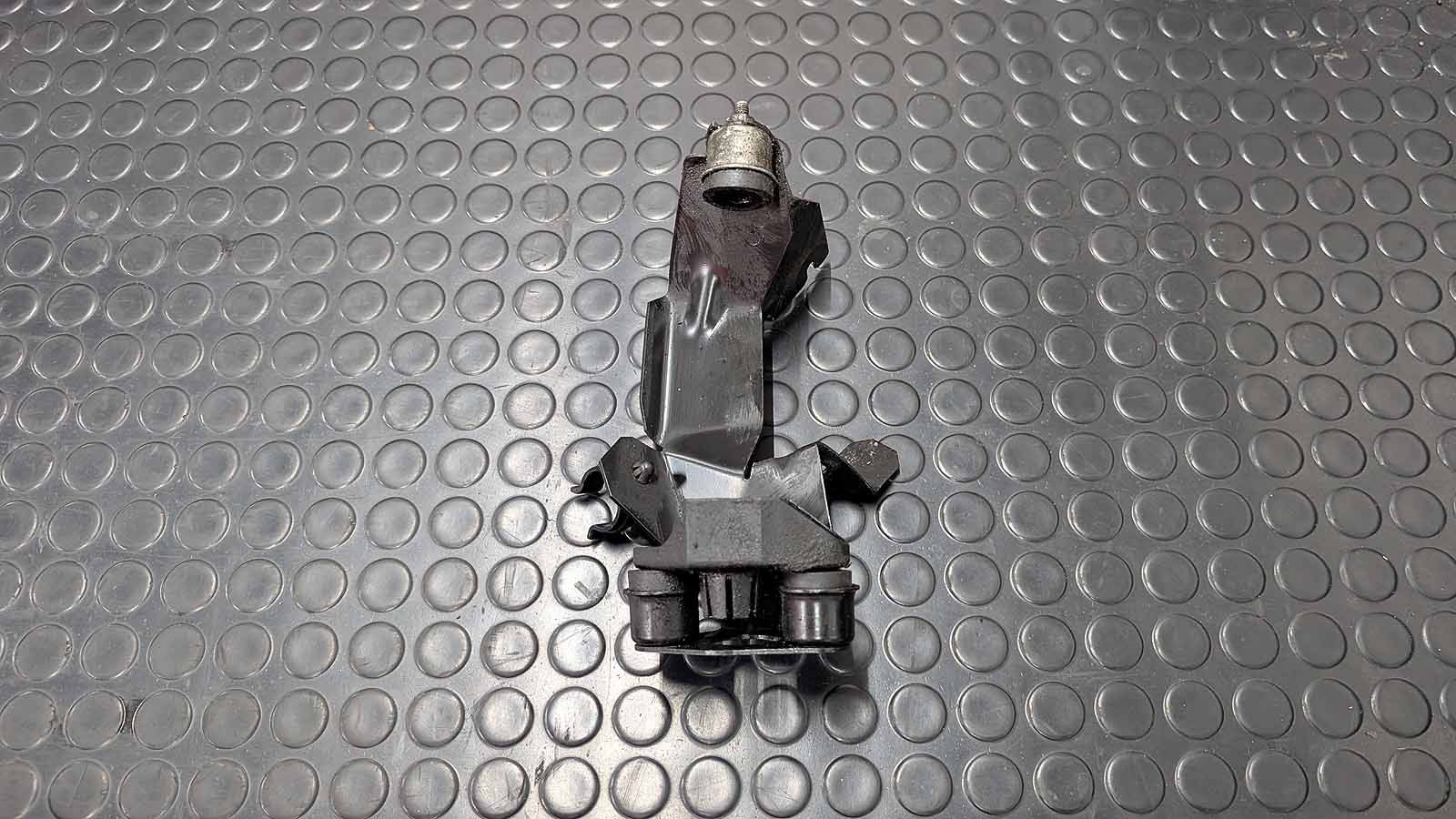 RS2 S2 Halter für Bremsdruckspeicher