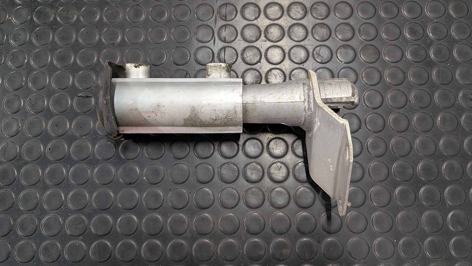RS2 S2 B4 Halter Stossstange hinten links