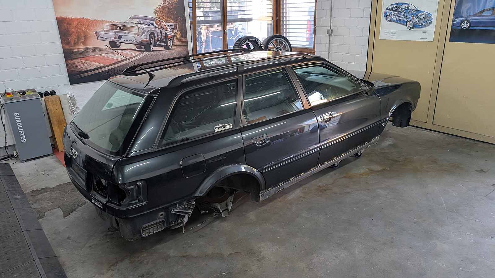 S2 Avant Karosse mit Blechteilen alle Kabelbäume verlegt