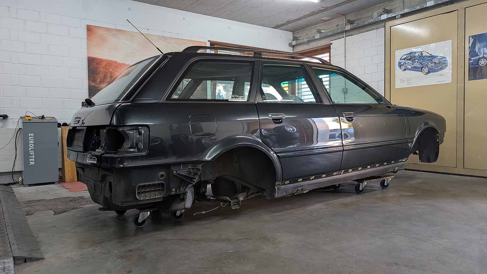 S2 Avant Karosse mit Blechteilen alle Kabelbäume verlegt