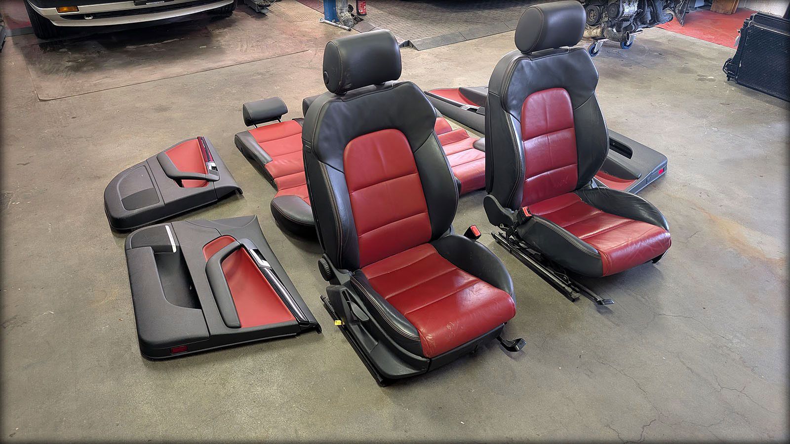 S3 8P Lederausstattung Sitze rot/schwarz