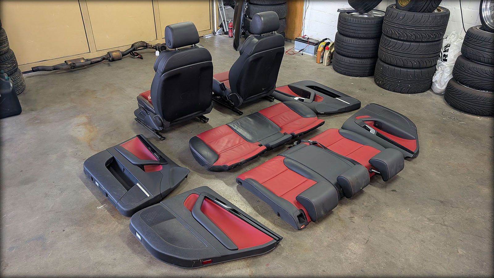 S3 8P Lederausstattung Sitze rot/schwarz