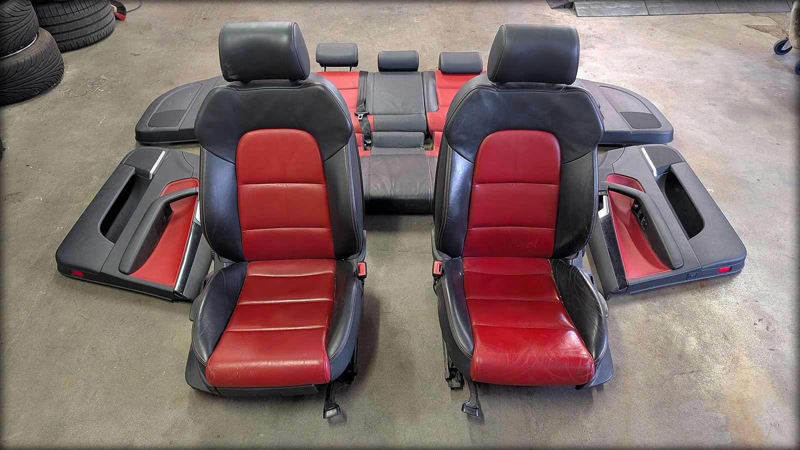 S3 8P Lederausstattung Sitze rot/schwarz
