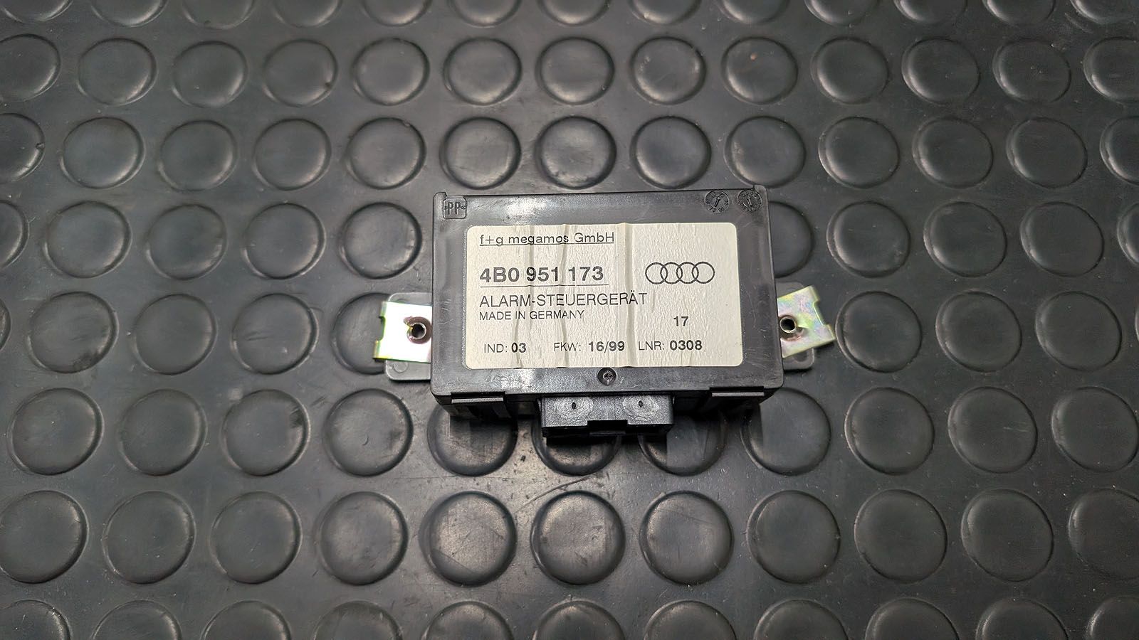 S4 B5 Alarmsteuergerät 4B0 951 173