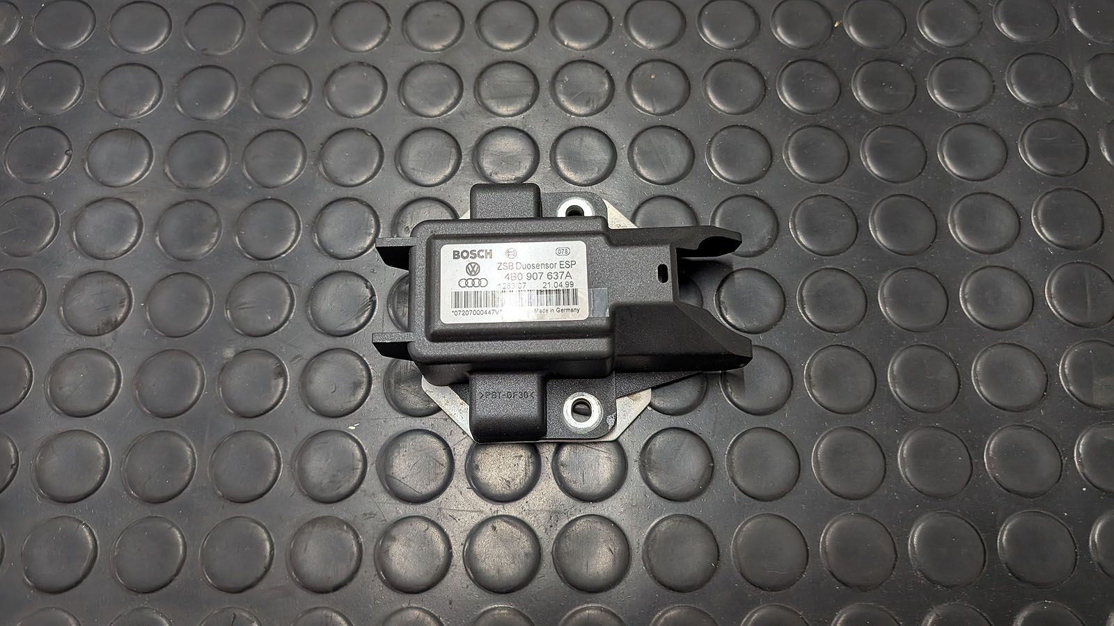 S4 B5 Dualsensor Querbeschleunigung ESP 4B0 907 637 A