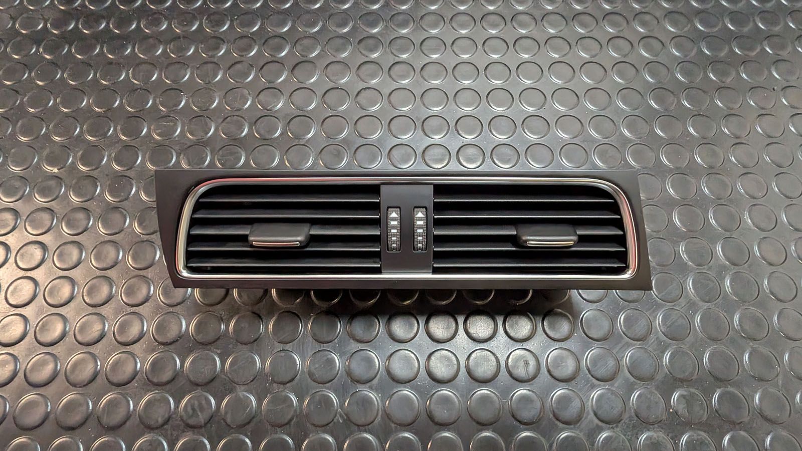 S4 B8 Luftgitter vorne