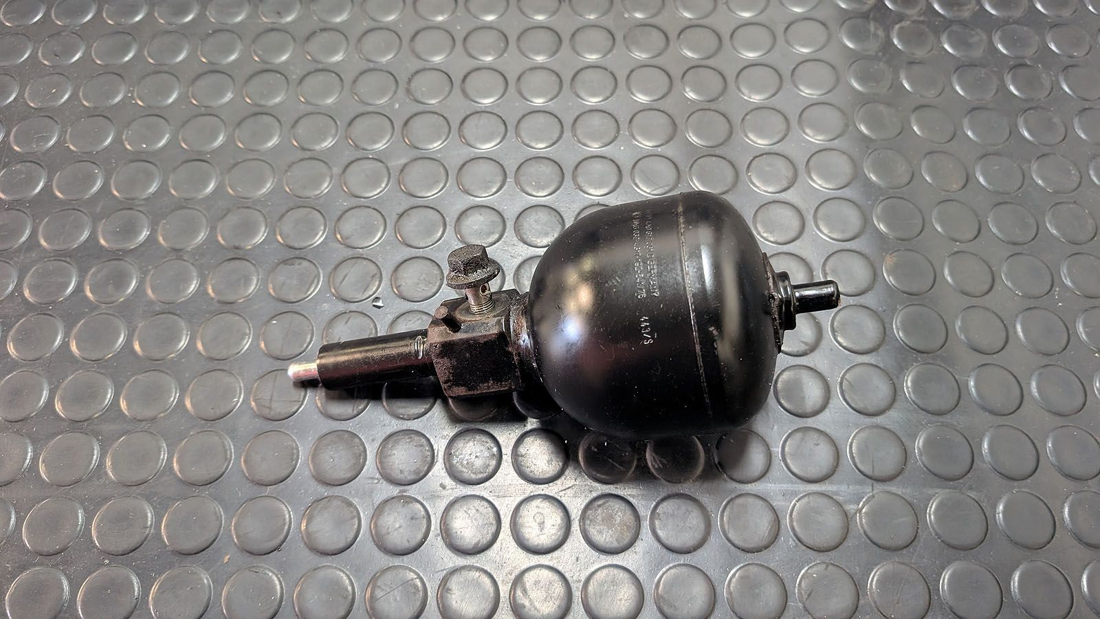 S4 C4 Bremsdruckspeicher 4A0 612 061 D