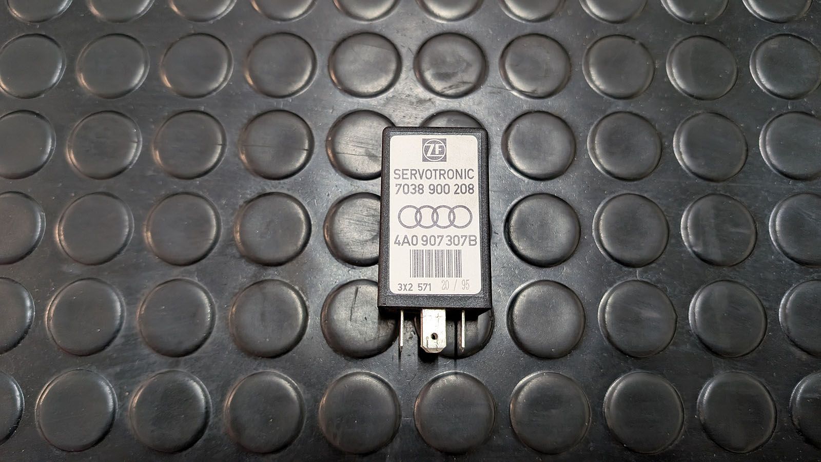 S6 C4 V8 Relais Servotronic 4A0 907 307 B