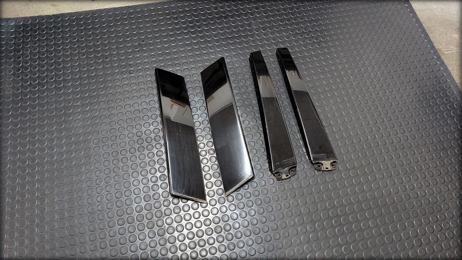 S6 Plus B/C Säulenverkleidungen schwarz eloxiert